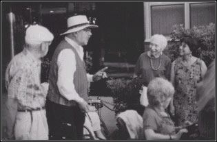 Sidney Emerman, Frieda Zames and Michael Imperiale talking with two ladies